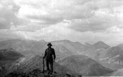 lobbywaitingarea:  Man in Alaska (circa 1910) 