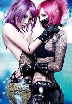 ohmygodbeautifulbitches:  Mizz Zee & Zina Punx    Luvz. ♥