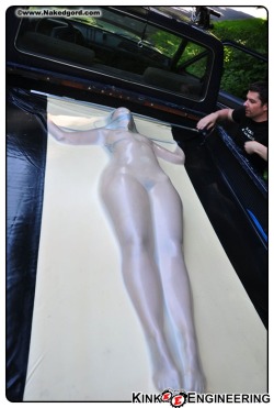 kinkengineering:  Taking the vacbed for a road test at www.nakedgord.com… life is good. 