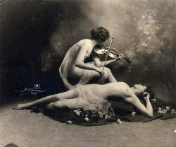 turnofthecentury:  queering:Nude study,1913 by Nino Vayana 
