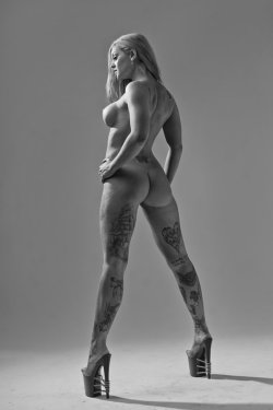 mastertouchsinnfactory:  nudes + heels series featuring Leyla
