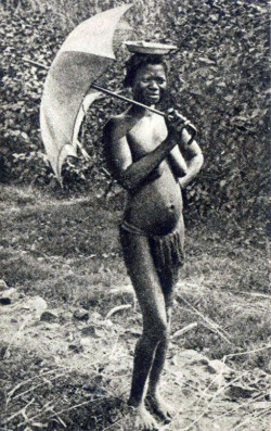 grand-bazaar:  Vintage Africa :: Woman from Ubangi-Shari 1930s