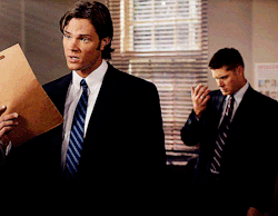 samwinchesters-killerweiner:  Dean what are you doing 