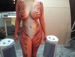 2papipaul:  I love body paint! but the way her name is Jessica