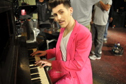 pizzadrivefaster:  DAVEY HAVOK YOU ARE NOT JOHN WATERS YOU ARE