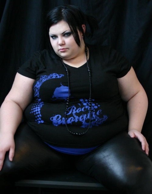 fatboyguru:  twiggymaster666:  Even clothed she’s sexy  yes she is 