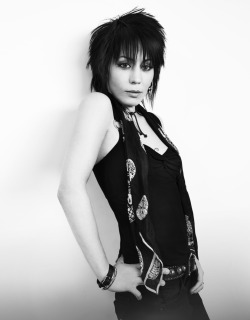 cheriecurriesfriend1:  mrsjoanjett:  fuck, I want her in my bed.