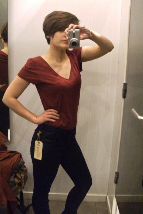 katedamnitrun:  Me in the changing rooms in H&M todayÂ  