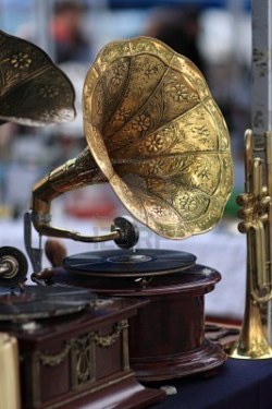 brave-and-kind:  Old gramophone. 