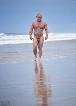 guysthatgetmehard:  brent walking the beach  follow brent’s