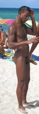 myxxxtremeside:  hesosexy:  FULLY ERECT ON THE BEACH.  WHAT