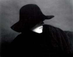regardintemporel:  Milton H. Greene - Nellie Nyad in Black Hat,
