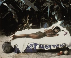 chiquitiita:  Homage to Gaugin, Naomi Campbell by Peter Lindbergh
