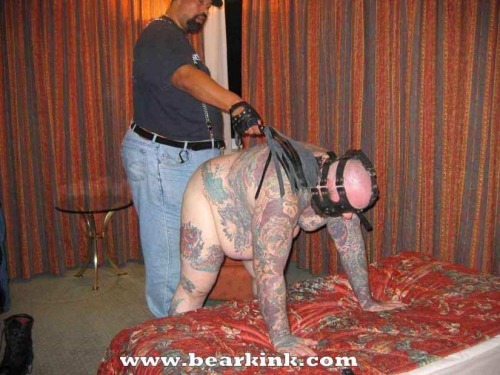 fareastbear:  master Phil set.2 one of the best illustrated man.  TheÂ Tattooed Guy is TheÂ SEXIESTÂ MAN I KNOW!I would love to be his slave! It would be for life!