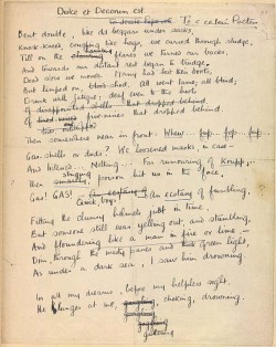 lesavions:  The original manuscript of ‘Dulce et Decorum Est’