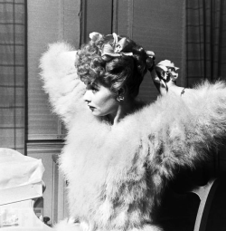 vintagegal:  Lucille Ball gets ready for a gala ball for Franklin