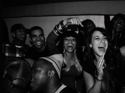 lls tf nicki drake nd tyga party widd random ppl??