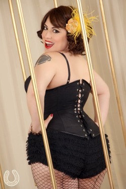 fuckyeahqueerlesque:  Shelby Mine “The Queerlesque Cutie” Photo by: Lone Star Pin-Up  Fantastico