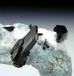 Neptunite on Serpintinite matrix