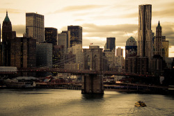 jayzow:  urbanehood:  The Brooklyn Bridge (by Mark Luethi)  Engineering