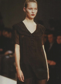 irere:  Kate Moss at Prada Fall/Winter 1994-95  la mejor forevah
