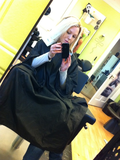 ohnocarrou:  I was at the hairdresser today for like three hours. Madness. My hair is  almost perfect now. She said I had to leave it as it were today without  styling or anything because otherwise it would damage it too much. 