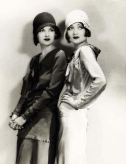 lacyceleste:  Joan & Constance Bennett 1930’s. 