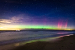 unknownskywalker:  Aurora over Lake Michigan by Eric Hines 
