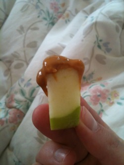 epic4chan:  this apple dipped in peanut butter looks exactly