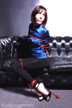 sensualhumiliation:  Tight black shiny leggings tied with red