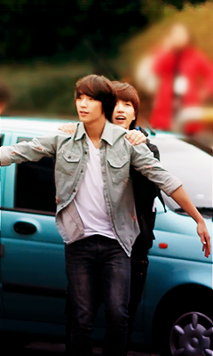 glychi:  Gongchan trying to give Sandeul a piggy back ride, but