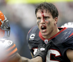 siphotos:  Texans linebacker Brian Cushing is fired up after