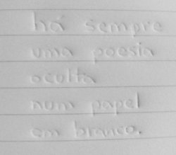 há sempre uma poesia oculta num papel em branco