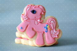 in-dy:  My Little Pony Cookie Favors by Bee’sKneesCreative