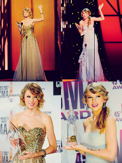 ofabeautifulnight-deactivated20:  Taylor Swift, entertainer of