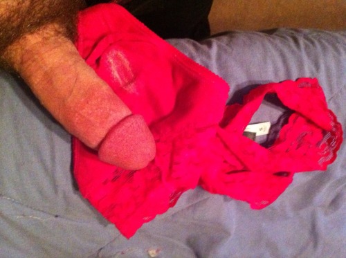 pantyboy submitted this with the Note: “Enjoying another panty job, this time my sisters, and she left me some cream.”