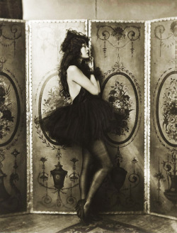 vintagegal:  Dolores Costello by Alfred Cheney Johnston c. 1923