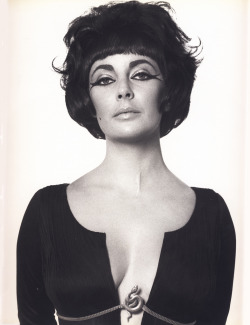 dirtytasty:  suicideblonde:  Elizabeth Taylor as Cleopatra photographed