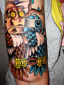 fuckyeahtattoos:  Americana C-3PO & R2 owls. By Tyler at