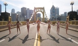 goosengrope: nudeforjoy:  Nude women are taking over the city.