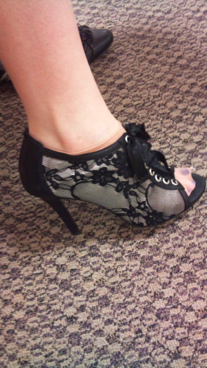 samiz0mbie:  bought some heels and two dresses today. (: 