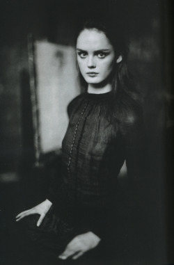 bienenkiste:  “Les Memoirs”. Lisa Cant by Paolo Roversi for