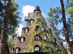 folve:  Magic Mountain Lodge in Chile.   so cool aaaa