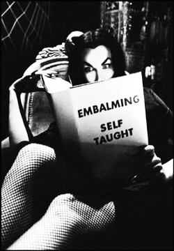 vintagegal:  Vampira 