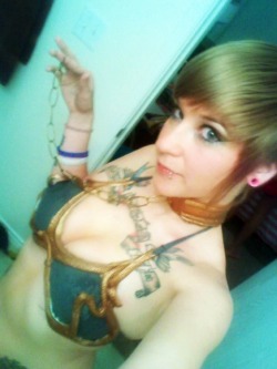 fuckyeahgeekgirls:  fuckyeahgeekgirls: Slave Leia for halloween