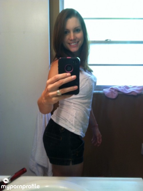 About to run a couple errands. I feel good today. Well I feel sexy ;)