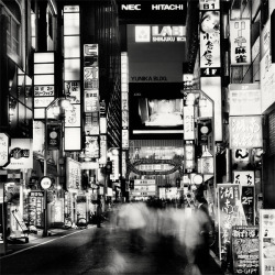 japanlove:  TOKYO Kabukicho by Marcin Stawiarz on Flickr. 