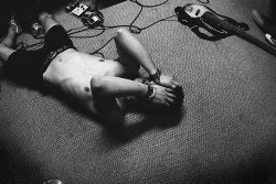 itsburied:  Porque todos insistem em tocar minha dor? Parece