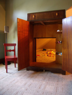 rosesofsunshine3:  Narnia anyone? I totally want to have a playroom