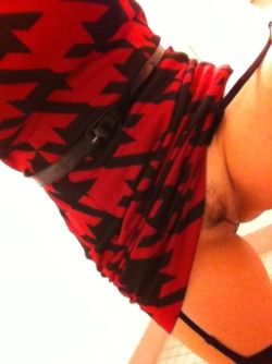 mrssc:  feeling horny at work…thought id take a couple of quick
